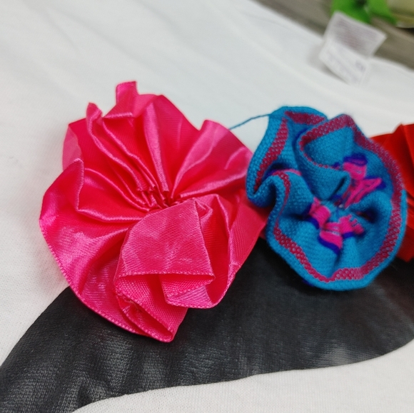 Frida Kahlo Floral Graphic Tee - Picture 7 of 7